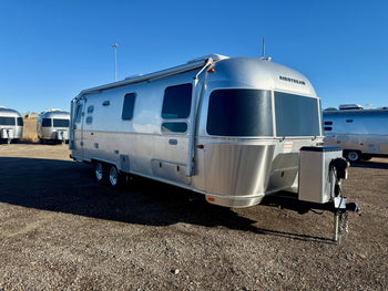 New 2026 Airstream Globetrotter 27FB Travel Trailer - Dublin Slate (D/D) Exterior - Black Walnut Interior - VIN: 1STTNYL20TJ579971 - Stock #R60033
New 2026 Airstream Globetrotter 27FB Travel Trailer - Dublin Slate (D/D) Exterior - Black Walnut Interior - VIN: 1STTNYL20TJ579971 - Stock #R60033