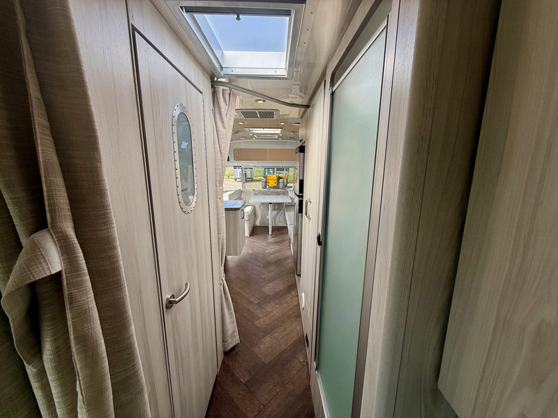 2025 Airstream International 27FBT