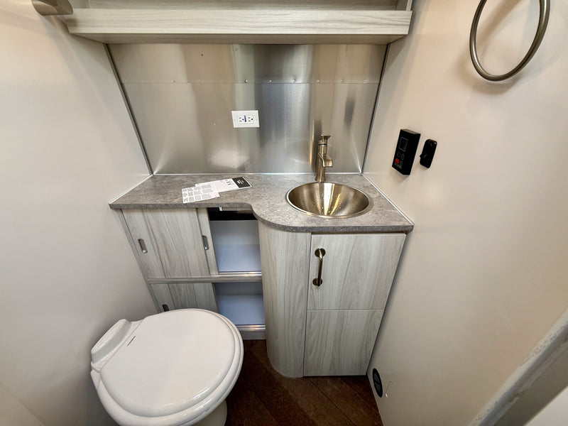 2025 Airstream International 27FBT