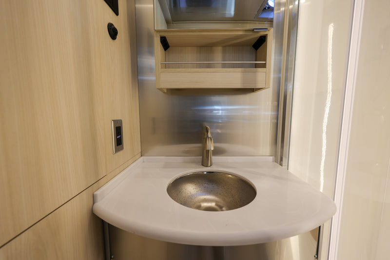 2025 Airstream Atlas E1 Package
