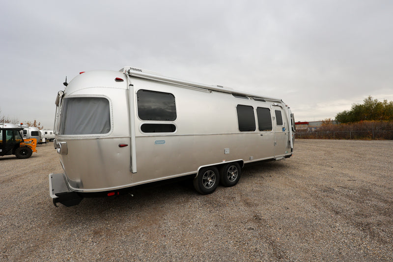2025 Airstream Pottery Barn 28RBQ