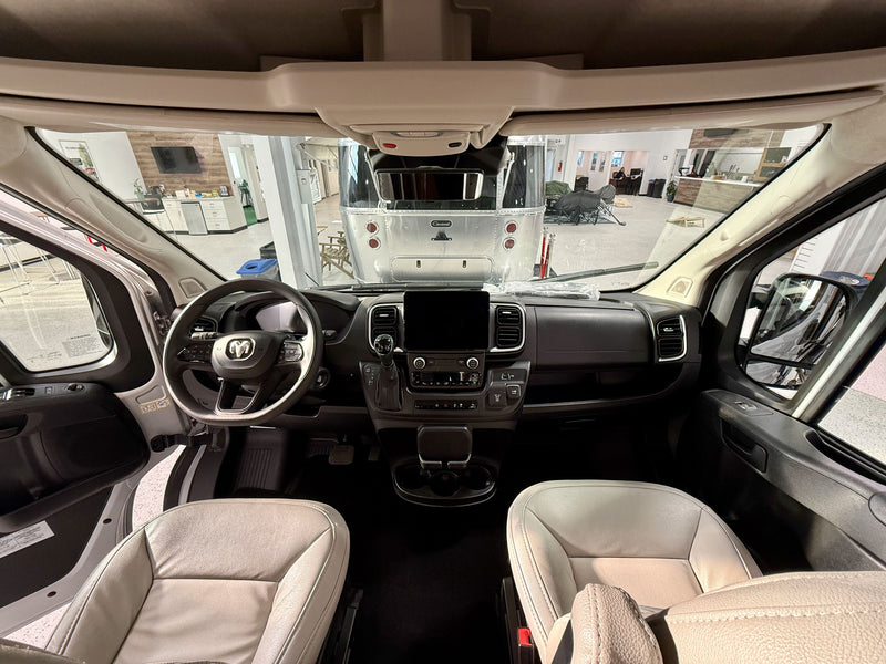 2025 Airstream Rangeline 23
