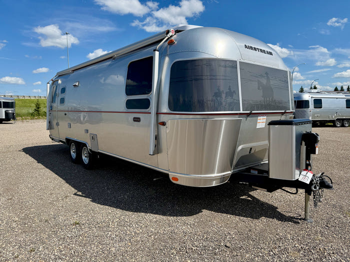 
New 2026 Airstream Stetson 27FBT Travel Trailer - Stetson/6666 Exterior - Stetson/6666 Interior - VIN: 1STTFYL20TJ579143 - Stock #R60023