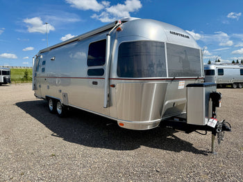 
New 2026 Airstream Stetson 27FBT Travel Trailer - Stetson/6666 Exterior - Stetson/6666 Interior - VIN: 1STTFYL20TJ579143 - Stock #R60023