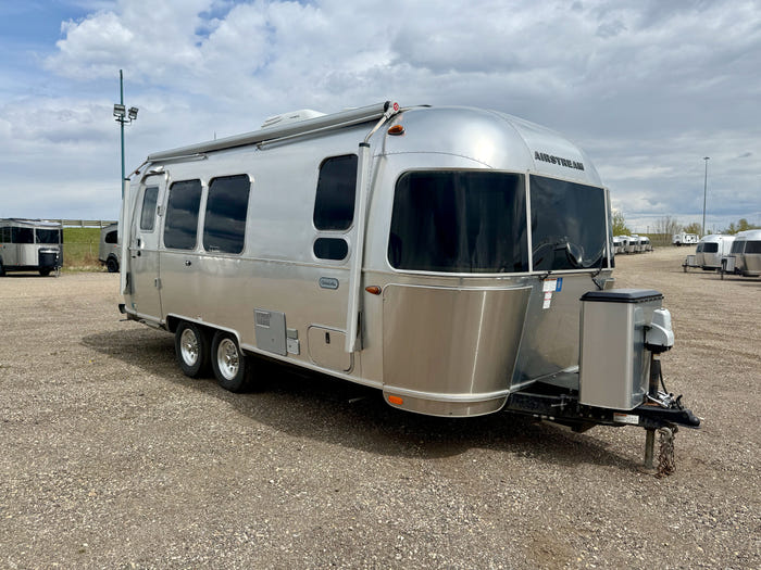 
Used 2020 Airstream Globetrotter 23FB Travel Trailer - VIN: 1STKNYG27LJ550117 - Stock #RP1002A