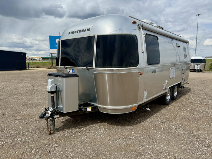 
Used 2020 Airstream Globetrotter 23FB Travel Trailer - VIN: 1STKNYG27LJ550117 - Stock #RP1002A