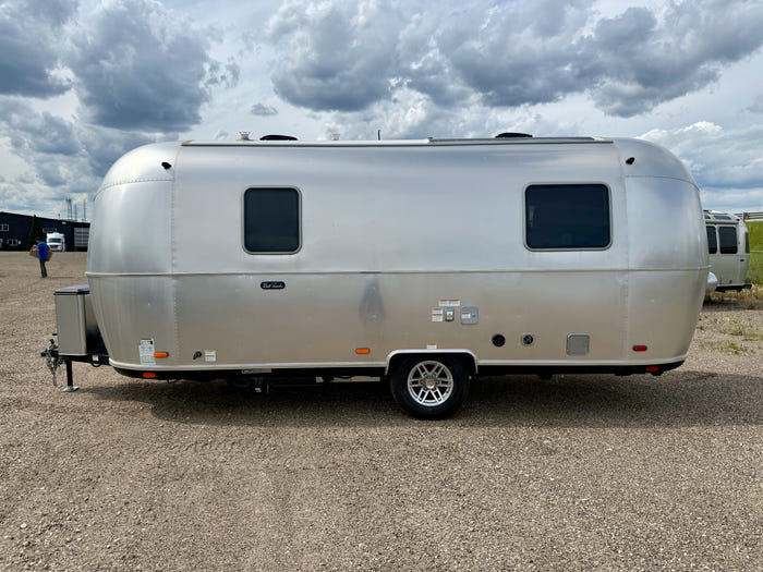 
New 2026 Airstream World Traveler 22RB Travel Trailer - Sagebrush Exterior - Tailored Linen Interior - VIN: 1STGHTF10TJ579385 - Stock #R60024