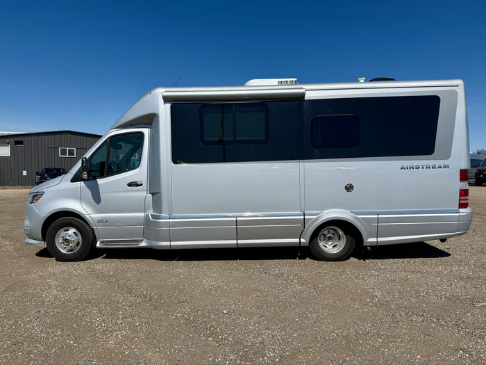 
Used 2021 Airstream Atlas MURPHY Suite Touring Coach - Silver Exterior - Lux White Interior - VIN: 1B9KUWH22MJ306470 - Stock #RC1000