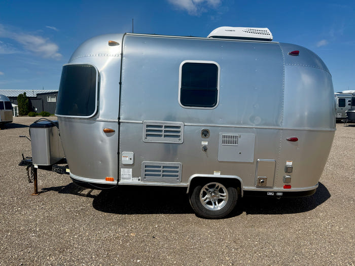 
Used 2019 Airstream Bambi 16RB Travel Trailer - VIN: 1STHRAC17KJ545470 - Stock #RP1002B