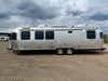 
Used 2022 Airstream Classic 30RB Travel Trailer - Comfort White Exterior - Earl Grey Interior - VIN: 1STJBYP22NJ559881 - Stock #RC1001