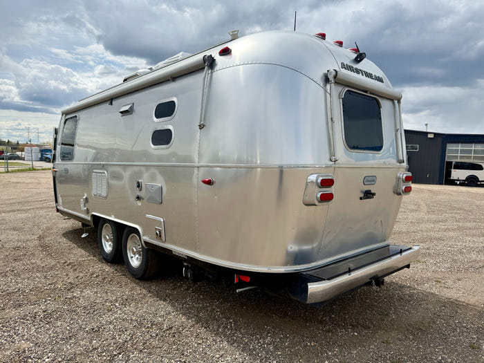 
Used 2020 Airstream Globetrotter 23FB Travel Trailer - VIN: 1STKNYG27LJ550117 - Stock #RP1002A