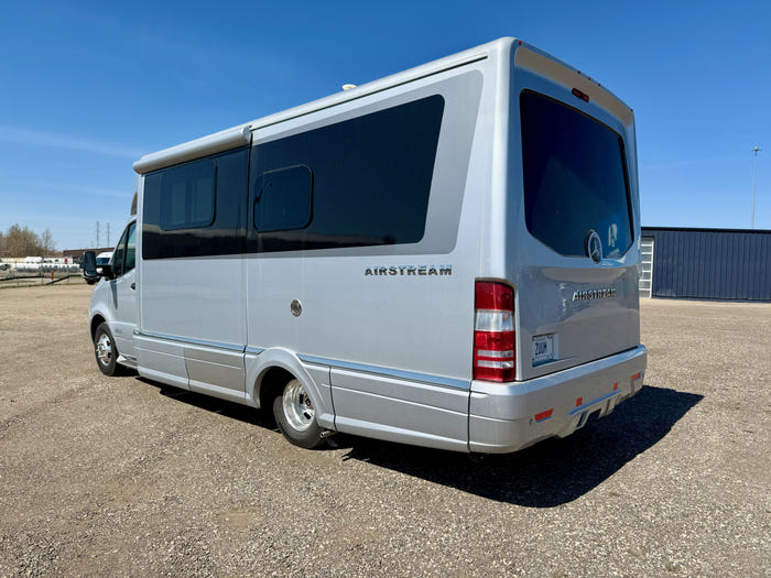 
Used 2021 Airstream Atlas MURPHY Suite Touring Coach - Silver Exterior - Lux White Interior - VIN: 1B9KUWH22MJ306470 - Stock #RC1000