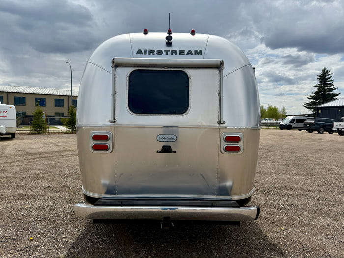 
Used 2020 Airstream Globetrotter 23FB Travel Trailer - VIN: 1STKNYG27LJ550117 - Stock #RP1002A