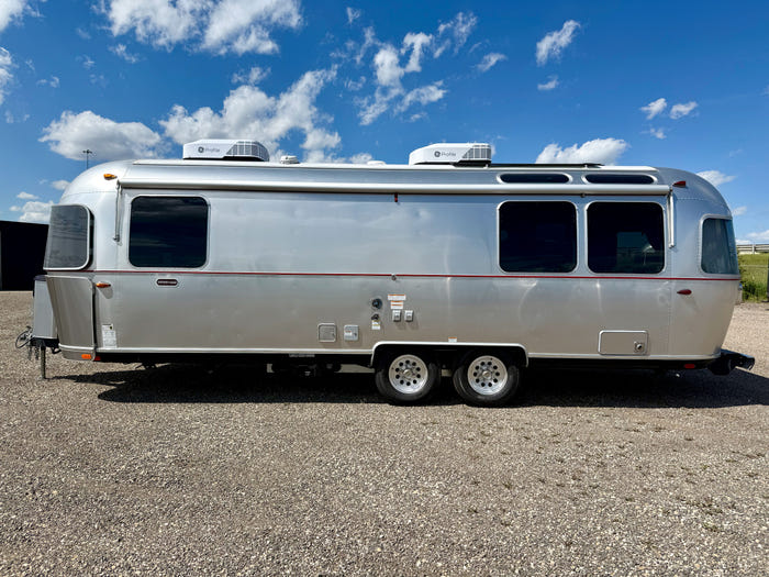 
New 2026 Airstream Stetson 27FBT Travel Trailer - Stetson/6666 Exterior - Stetson/6666 Interior - VIN: 1STTFYL20TJ579143 - Stock #R60023