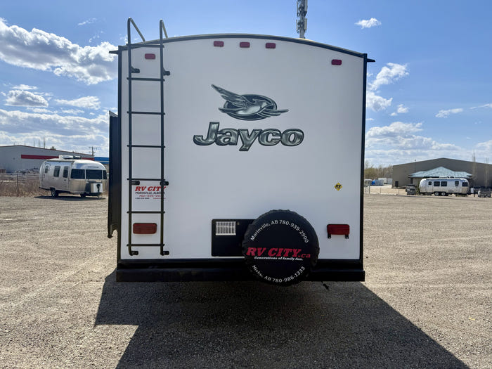 
Used 2016 Airstream White Hawk 28DSBH Travel Trailer - VIN: 1UJBJ0BP8G14C0444 - Stock #R60009A