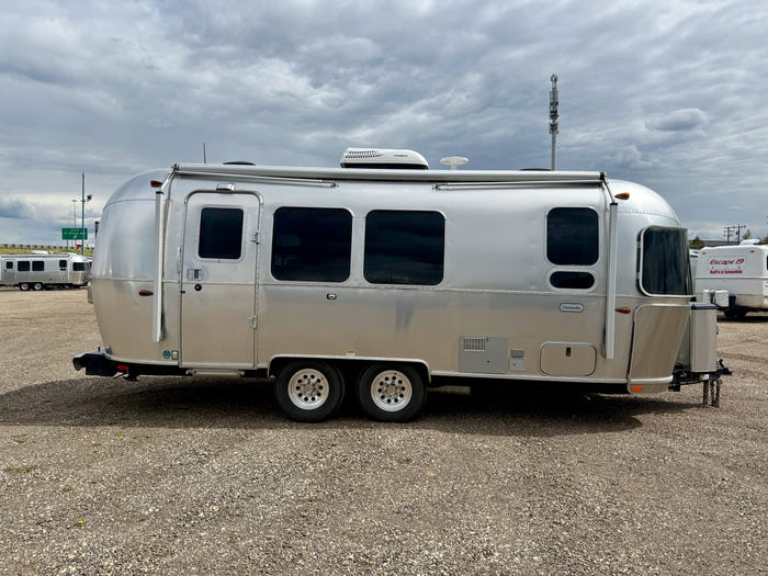 
Used 2020 Airstream Globetrotter 23FB Travel Trailer - VIN: 1STKNYG27LJ550117 - Stock #RP1002A