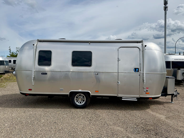 
New 2026 Airstream World Traveler 22RB Travel Trailer - Sagebrush Exterior - Tailored Linen Interior - VIN: 1STGHTF10TJ579385 - Stock #R60024