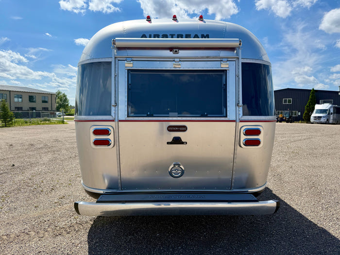 
New 2026 Airstream Stetson 27FBT Travel Trailer - Stetson/6666 Exterior - Stetson/6666 Interior - VIN: 1STTFYL20TJ579143 - Stock #R60023