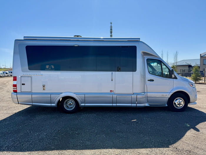 
Used 2021 Airstream Atlas MURPHY Suite Touring Coach - Silver Exterior - Lux White Interior - VIN: 1B9KUWH22MJ306470 - Stock #RC1000
