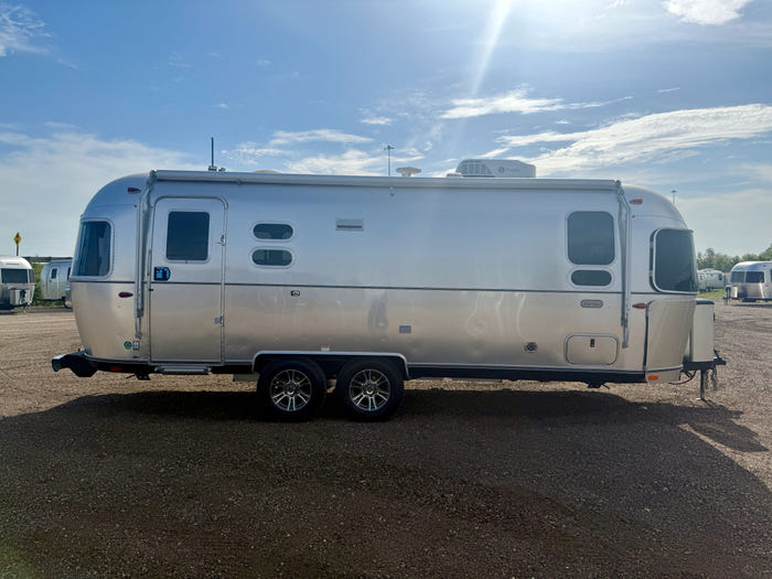 
Used 2024 Airstream Trade Wind 25FB Travel Trailer - Terracotta Exterior - River Oak Interior - VIN: 1STJVYJ27RJ573006 - Stock #RP1005