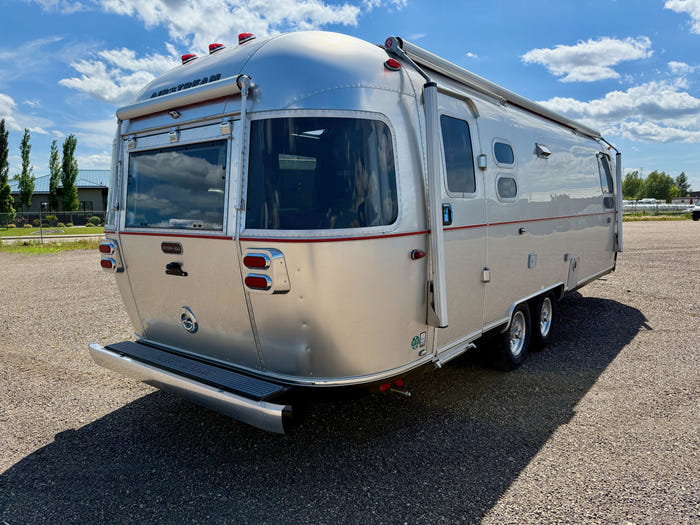
New 2026 Airstream Stetson 27FBT Travel Trailer - Stetson/6666 Exterior - Stetson/6666 Interior - VIN: 1STTFYL20TJ579143 - Stock #R60023