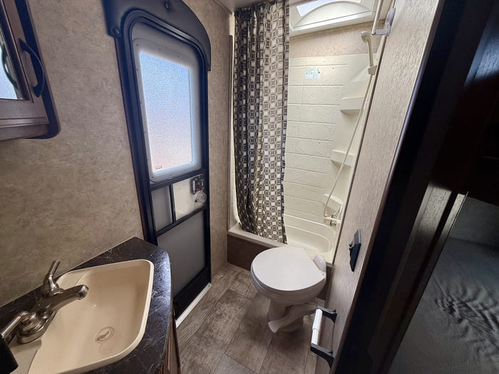 
Used 2016 Airstream White Hawk 28DSBH Travel Trailer - VIN: 1UJBJ0BP8G14C0444 - Stock #R60009A