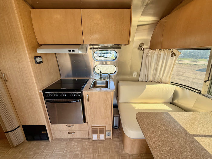 
Used 2008 Airstream Safari 19CB Travel Trailer - VIN: 1STCPAA168J522404 - Stock #R50015A