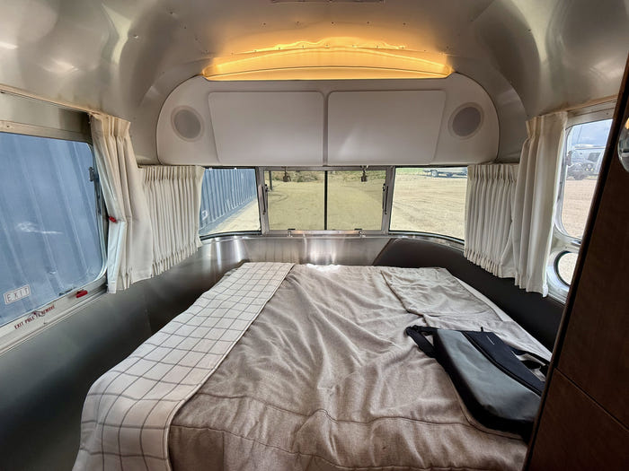 
Used 2020 Airstream Globetrotter 23FB Travel Trailer - VIN: 1STKNYG27LJ550117 - Stock #RP1002A