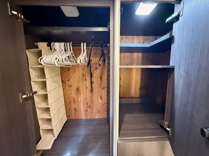 
Used 2021 Airstream Atlas MURPHY Suite Touring Coach - Silver Exterior - Lux White Interior - VIN: 1B9KUWH22MJ306470 - Stock #RC1000