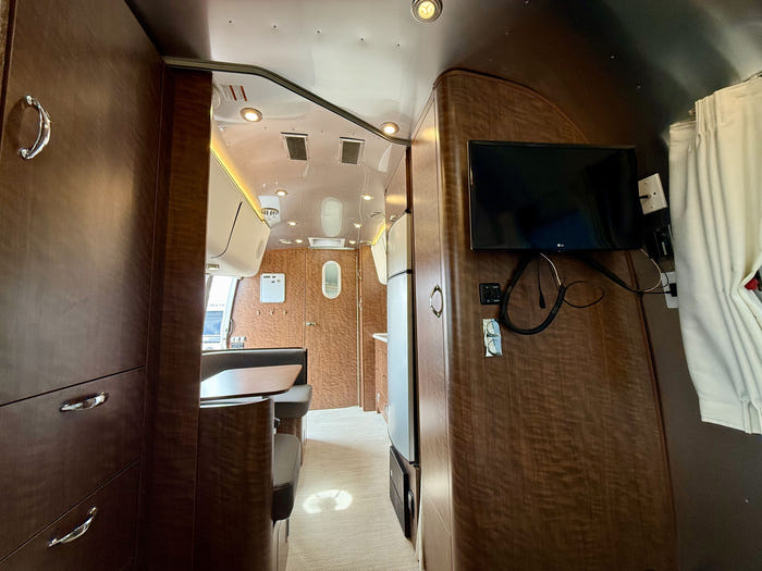 
Used 2020 Airstream Globetrotter 23FB Travel Trailer - VIN: 1STKNYG27LJ550117 - Stock #RP1002A
