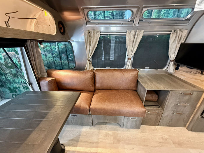 
New 2026 Airstream Stetson 27FBT Travel Trailer - Stetson/6666 Exterior - Stetson/6666 Interior - VIN: 1STTFYL20TJ579143 - Stock #R60023