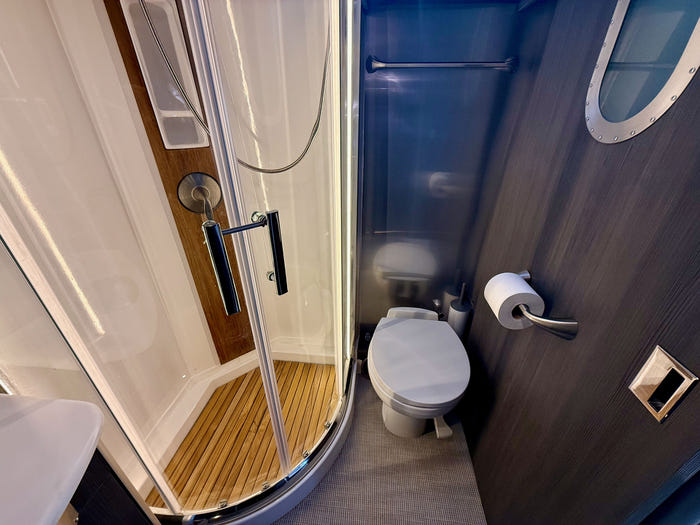 
Used 2021 Airstream Atlas MURPHY Suite Touring Coach - Silver Exterior - Lux White Interior - VIN: 1B9KUWH22MJ306470 - Stock #RC1000
