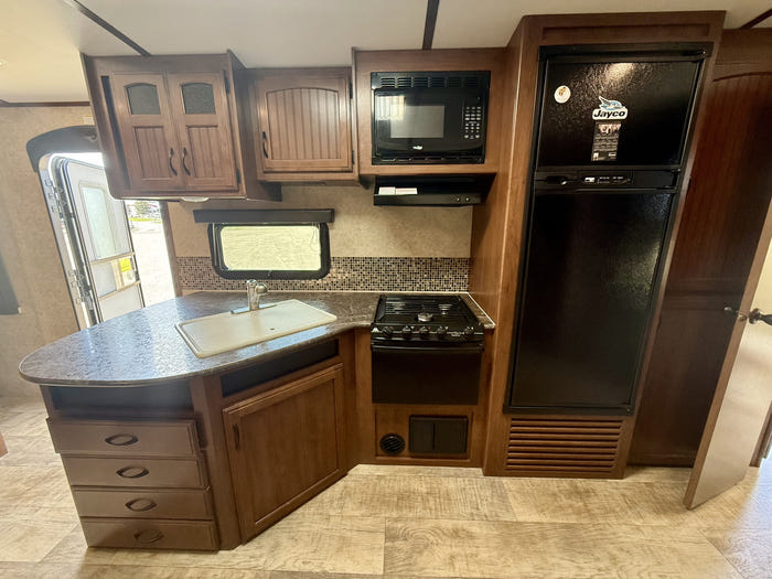 
Used 2016 Airstream White Hawk 28DSBH Travel Trailer - VIN: 1UJBJ0BP8G14C0444 - Stock #R60009A