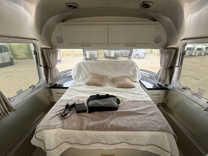 
Used 2022 Airstream Classic 30RB Travel Trailer - Comfort White Exterior - Earl Grey Interior - VIN: 1STJBYP22NJ559881 - Stock #RC1001