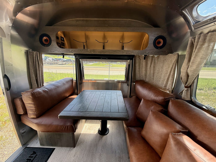 
New 2026 Airstream Stetson 27FBQ Travel Trailer - Stetson/6666 Exterior - Stetson/6666 Interior - VIN: 1STTFYL26TJ580118 - Stock #R60034