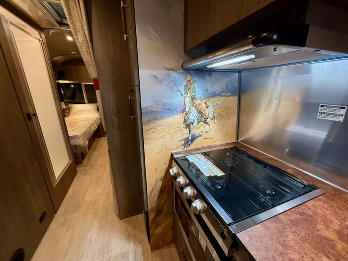 
New 2026 Airstream Stetson 27FBT Travel Trailer - Stetson/6666 Exterior - Stetson/6666 Interior - VIN: 1STTFYL20TJ579143 - Stock #R60023