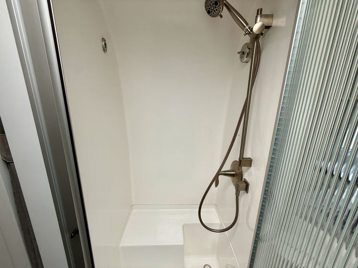 
Used 2022 Airstream Classic 30RB Travel Trailer - Comfort White Exterior - Earl Grey Interior - VIN: 1STJBYP22NJ559881 - Stock #RC1001