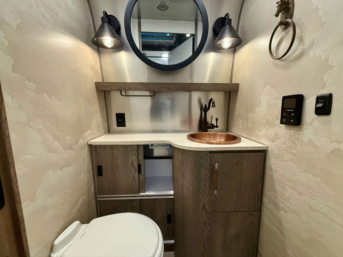 
New 2026 Airstream Stetson 27FBT Travel Trailer - Stetson/6666 Exterior - Stetson/6666 Interior - VIN: 1STTFYL20TJ579143 - Stock #R60023