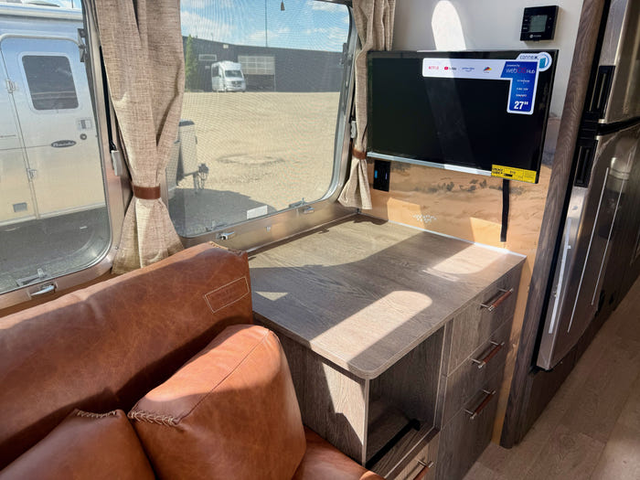 
New 2026 Airstream Stetson 27FBQ Travel Trailer - Stetson/6666 Exterior - Stetson/6666 Interior - VIN: 1STTFYL26TJ580118 - Stock #R60034