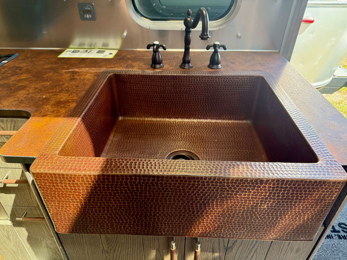 
New 2026 Airstream Stetson 27FBQ Travel Trailer - Stetson/6666 Exterior - Stetson/6666 Interior - VIN: 1STTFYL26TJ580118 - Stock #R60034