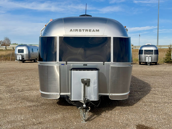 
Used 2017 Airstream International SERENITY 30 Rbq Travel Trailer - VIN: 1STJFYP29HJ538678 - Stock #RC1002