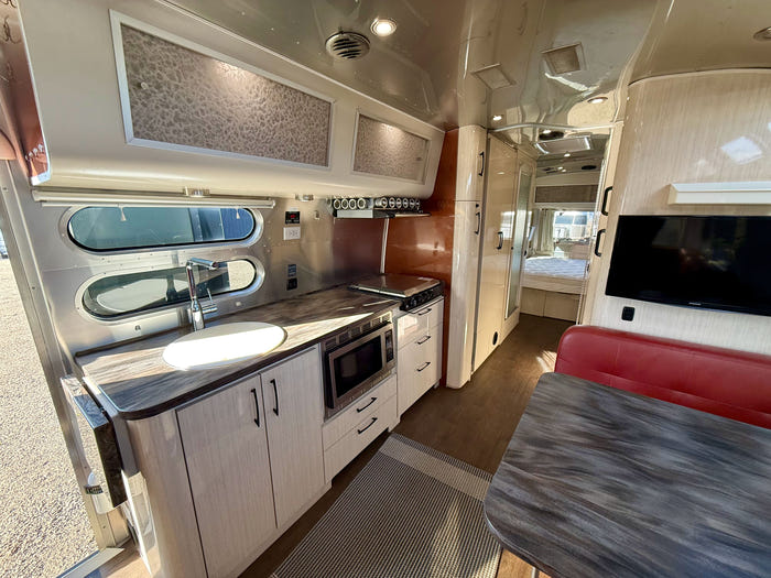 
Used 2017 Airstream International SERENITY 30 Rbq Travel Trailer - VIN: 1STJFYP29HJ538678 - Stock #RC1002