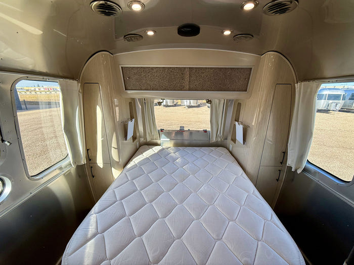 
Used 2017 Airstream International SERENITY 30 Rbq Travel Trailer - VIN: 1STJFYP29HJ538678 - Stock #RC1002
