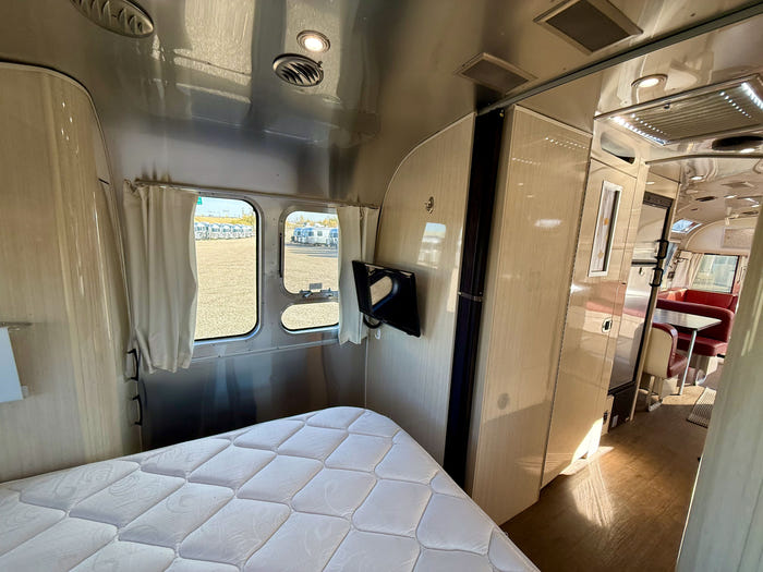 
Used 2017 Airstream International SERENITY 30 Rbq Travel Trailer - VIN: 1STJFYP29HJ538678 - Stock #RC1002