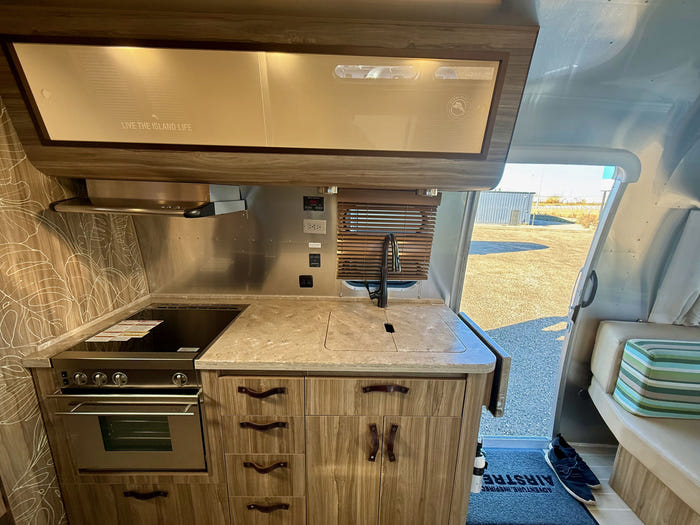 2019 Airstream Tommy Bahama 27FB