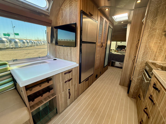 2019 Airstream Tommy Bahama 27FB