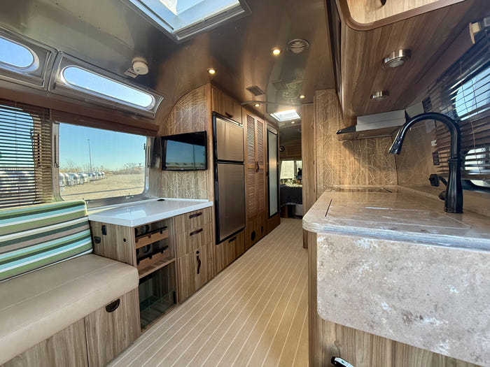 2019 Airstream Tommy Bahama 27FB