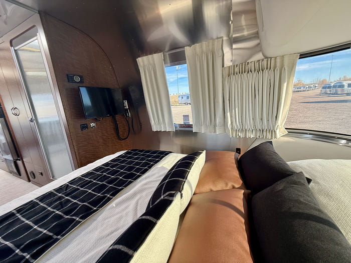 2021 Airstream Globetrotter 27FB