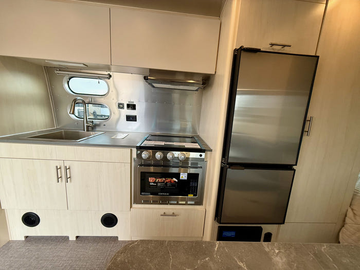 2026 Airstream Flying Cloud 23FBT