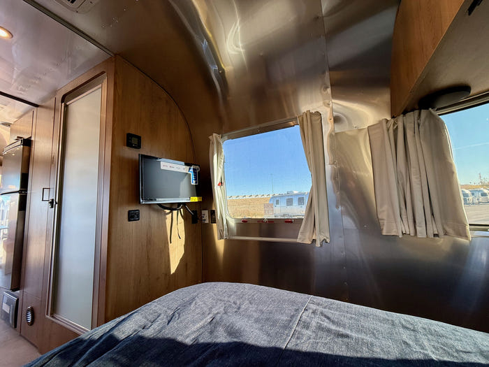 2026 Airstream Trade Wind 25FBQ